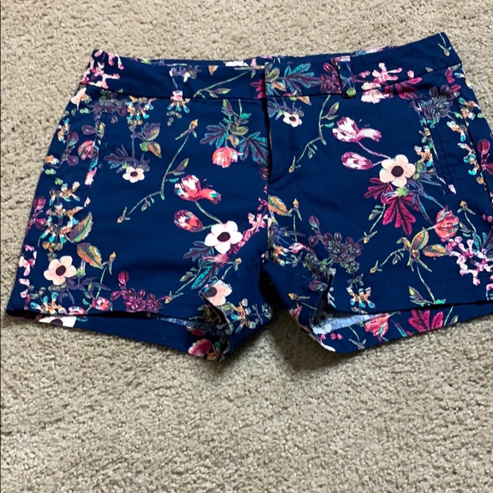 A.N.A Twill shorts navy blue with flower print